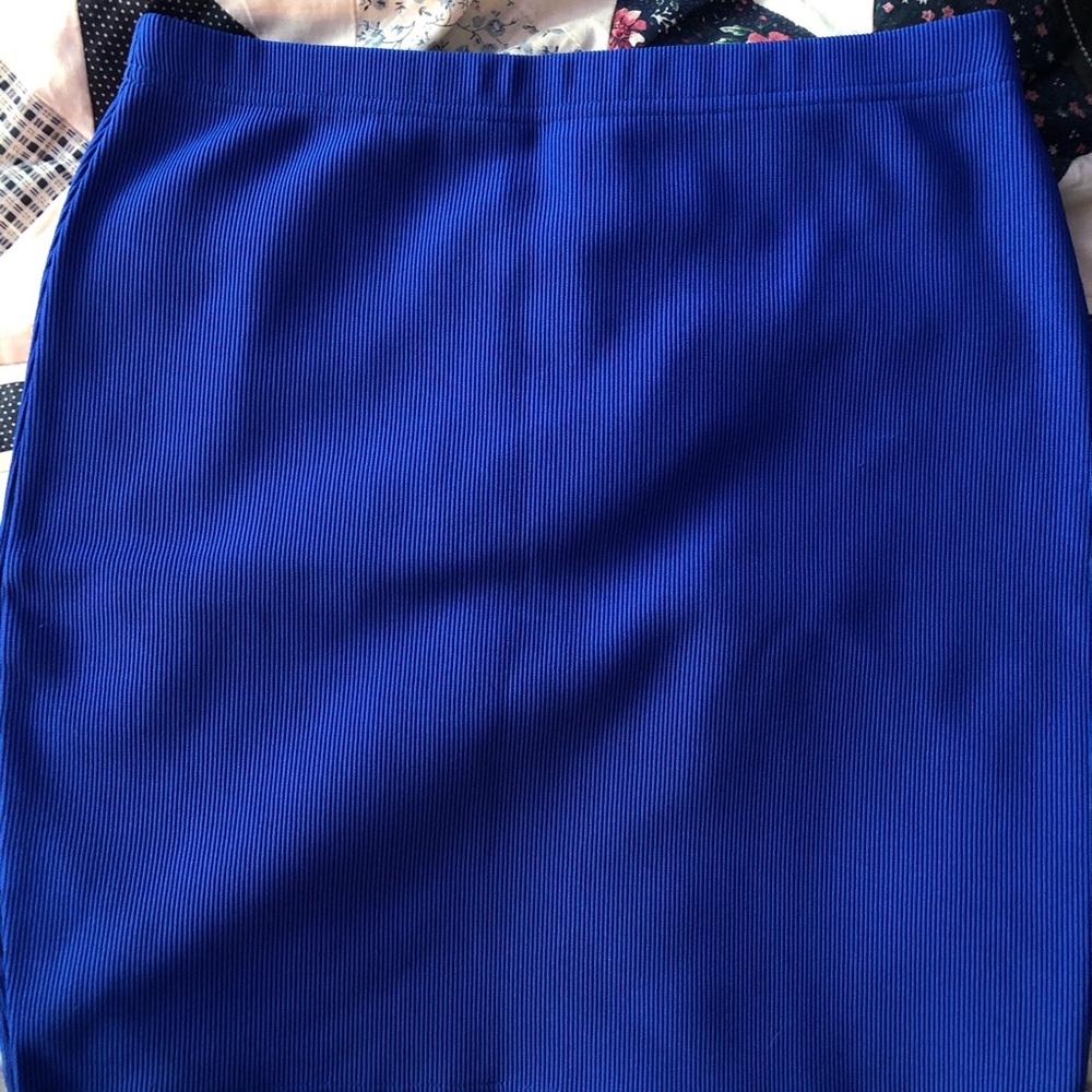 Multiple mini skirts - Picture 4 of 4